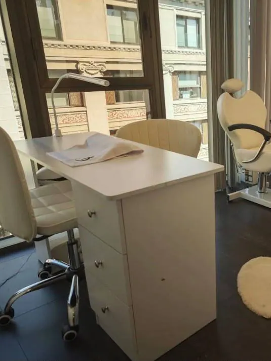 Manicure desk by the window at Nude Beauty Studio, Barcelona